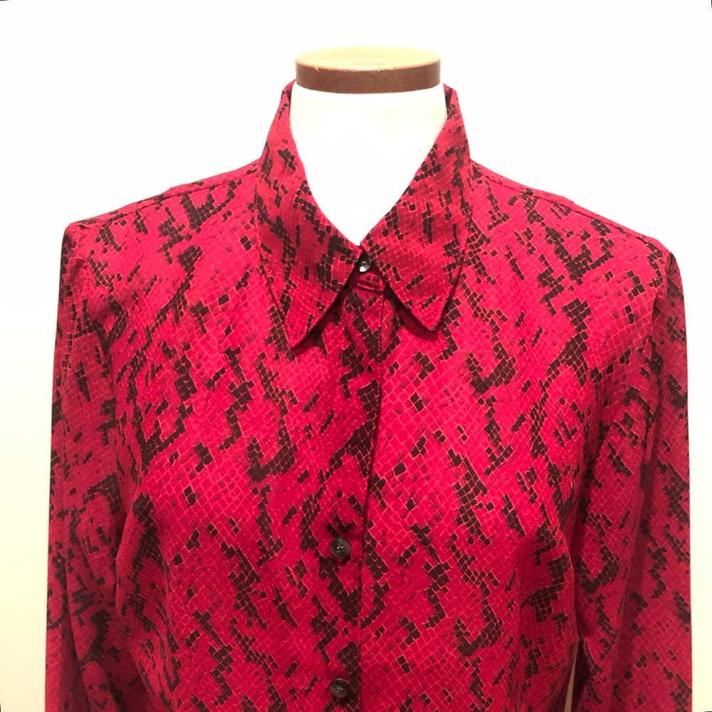 NY&CO Red & black snakeskin print blouse!